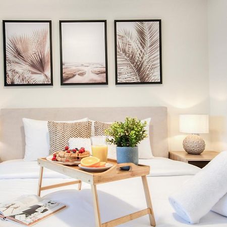 Calm Studio At Sky Gardens Difc By Deluxe Holiday Homes Dubai Eksteriør bilde